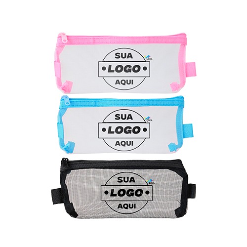 Estojo de nylon com zíperequipado com duas alças personalizaveis.

Alura: 9 cm
Largura:  20cm

Medidas aproximadas para gravação (CxL): 1cm x 1,5cm